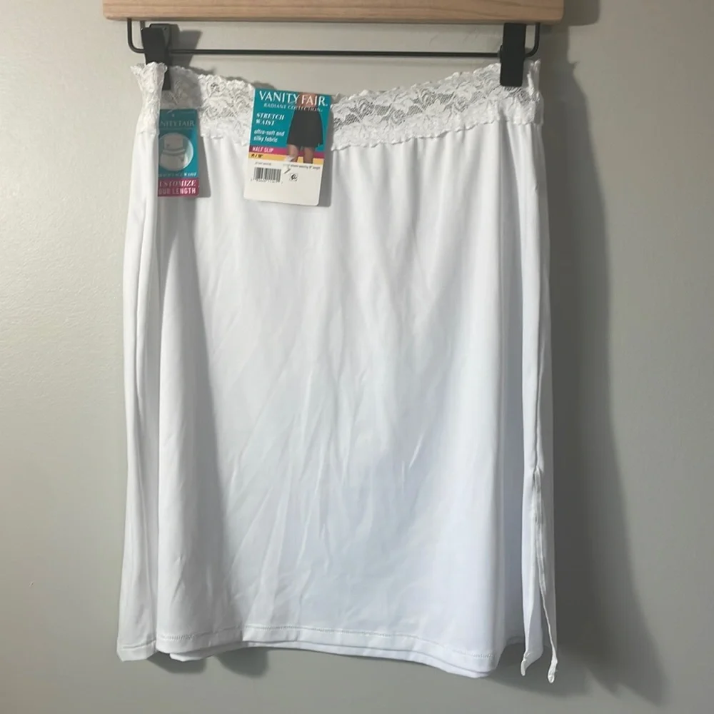 Nwt vanity fair half slip in white, size m 18” length can be adjusted.